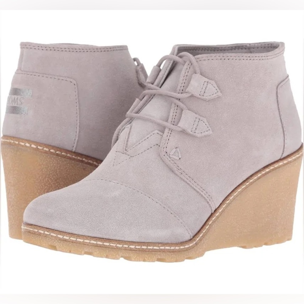 Toms Suede Lace-Up Wedge Ankle Boots in Light Gray
